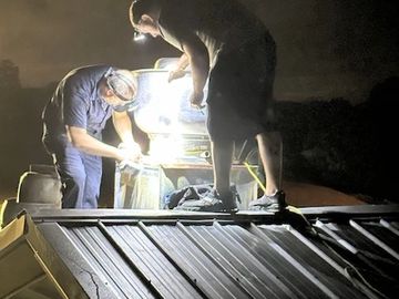 Hinge kit installation
